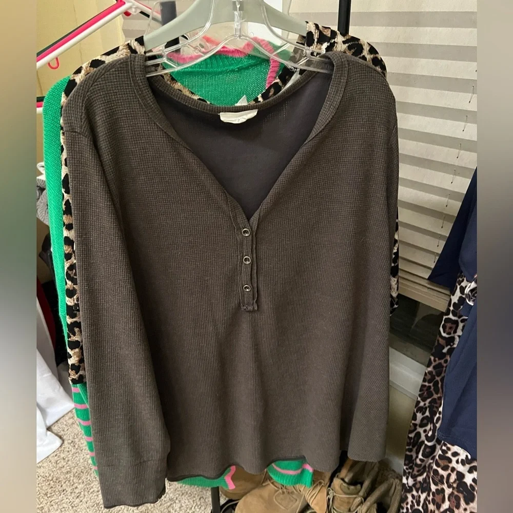 ANDREE BY UNIT Brown V-Neck Top